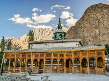 Side_view_of_Chaqchan_Mosque